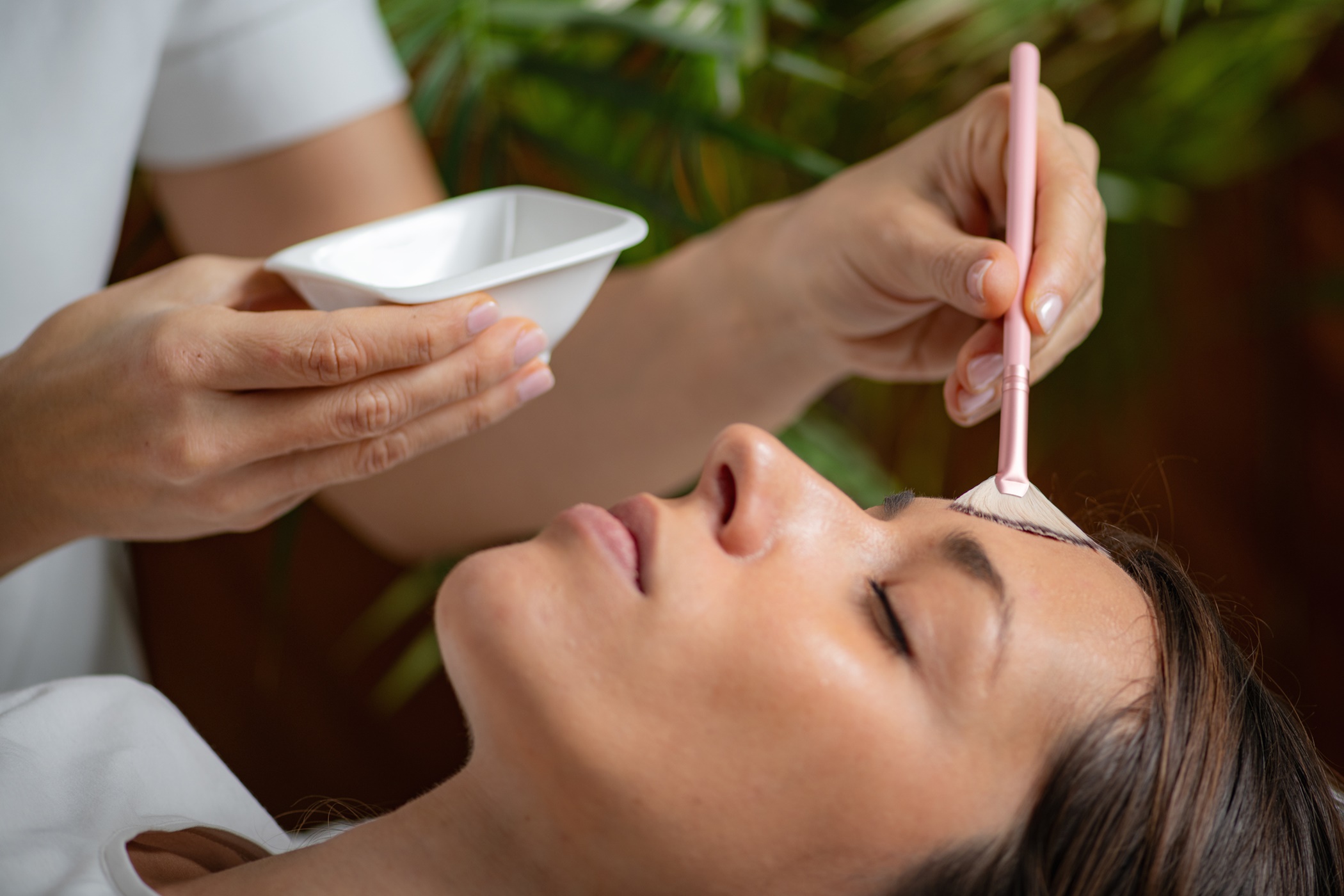 Mikrodermabrázia alebo chemický peeling